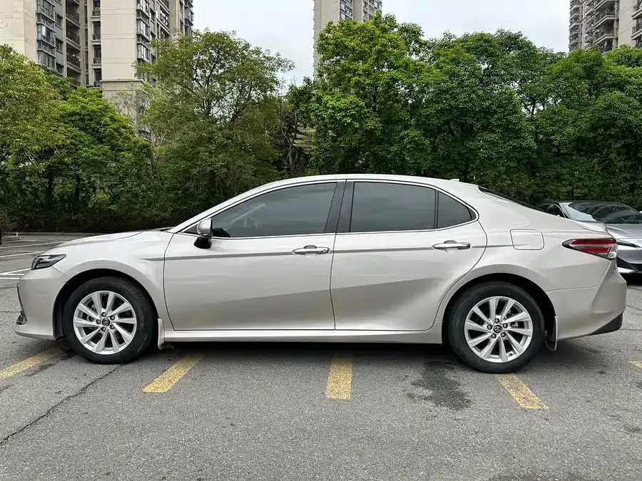 Toyota Camry Camry 2021 2.0G Deluxe Edition 2022 — миниатюра 4