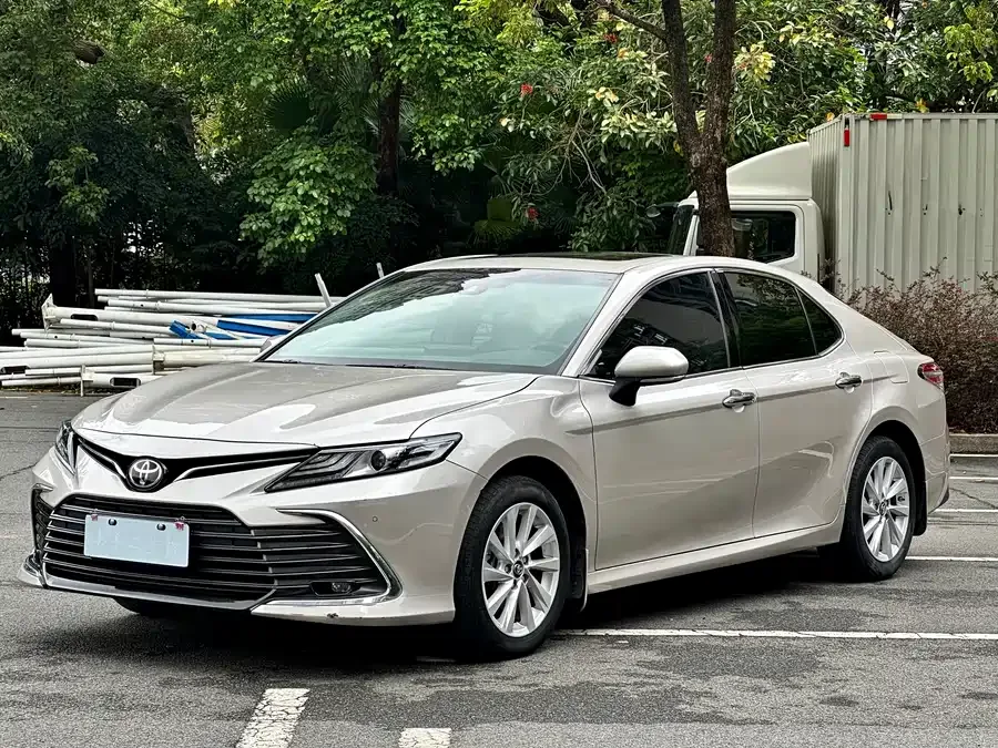 Toyota Camry Camry 2021 2.0G Deluxe Edition 2022 — фото 1, купить с доставкой в Москву