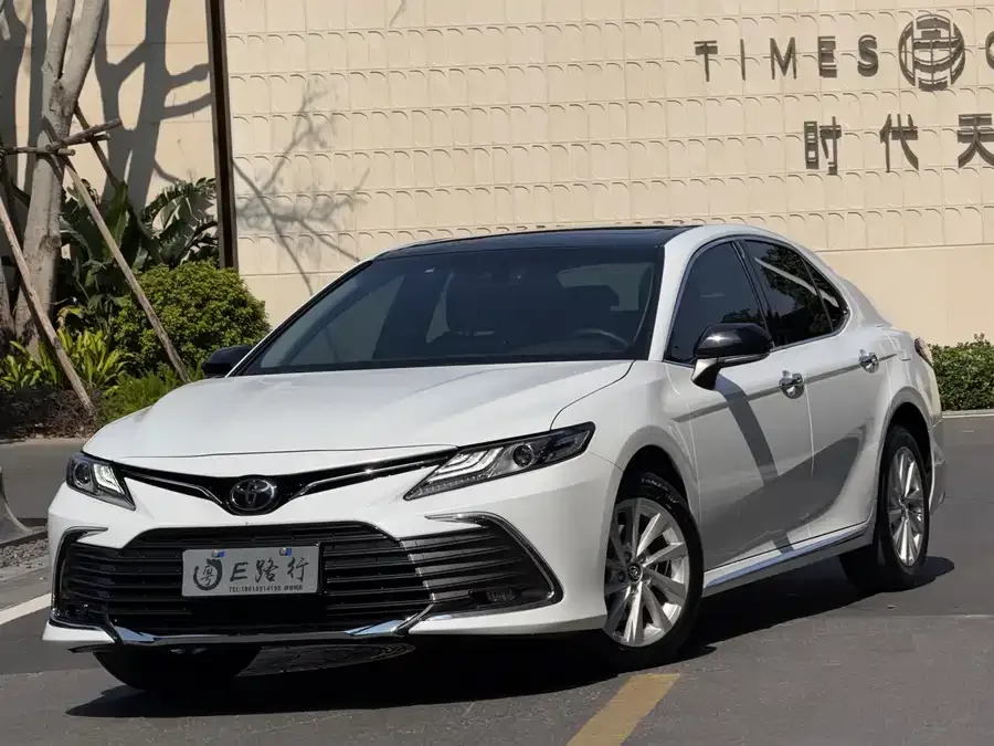 Toyota Camry Camry 2023 2.0G Deluxe Edition 2023 — фото 1, купить с доставкой в Москву
