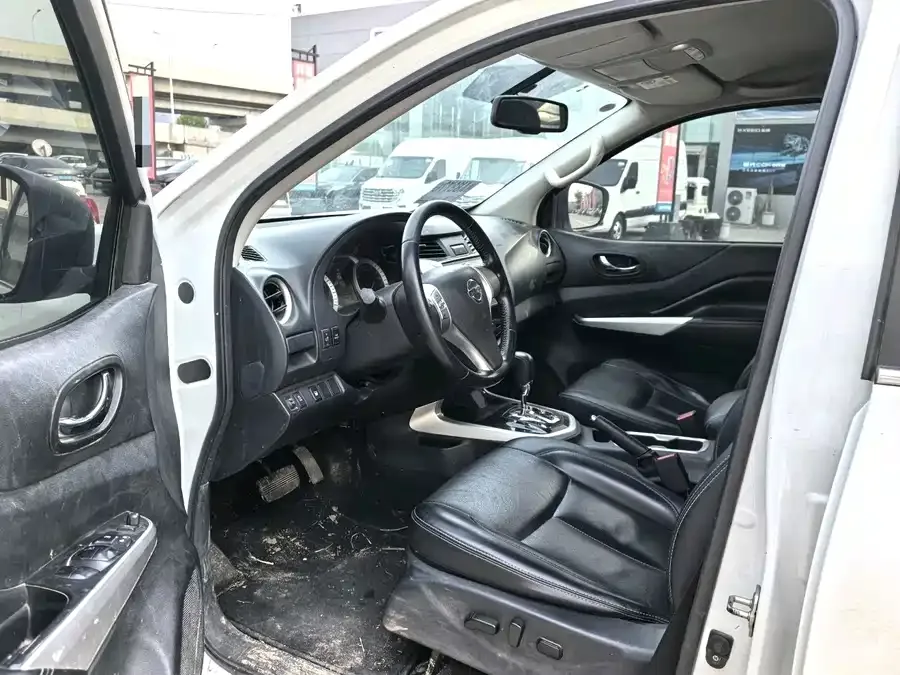 Nissan Navara Navara 2023 2.5L Automatic 4WD Premium Edition 2023 — миниатюра 2