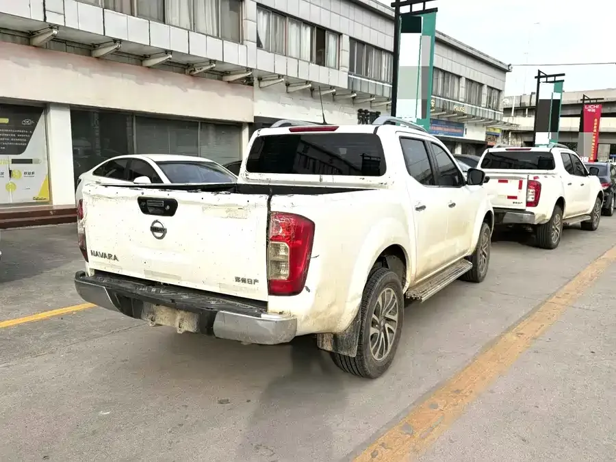 Nissan Navara Navara 2023 2.5L Automatic 4WD Premium Edition 2023 — миниатюра 3