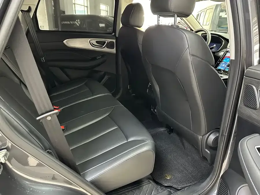 Roewe RX5 Roewe RX5 2025 PLUS 330TGI Automatic Trendsetting Smart Edition 2025 — миниатюра 3