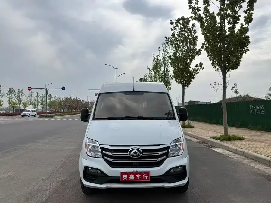 Maxus Xintu V80 Xintu V80 2024 Aoyuntong Value Edition 6MT Short Axle Mid-Top 127Ps 5/6 Seats 2024 — фото 1, купить с доставкой в Москву