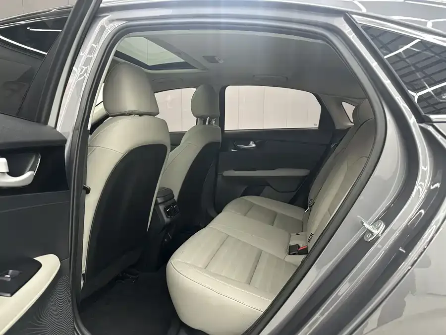 Kia K3 2023 1.5L CVT Luxury Edition 2023 — миниатюра 2