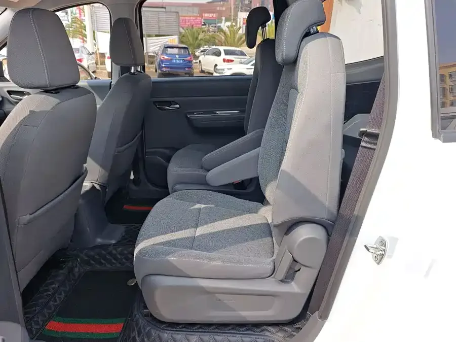 Wuling Hongguang New Energy Wuling Hongguang New Energy 2025 Extended Range Hybrid 50KM Comfort Edition 2025 — миниатюра 4
