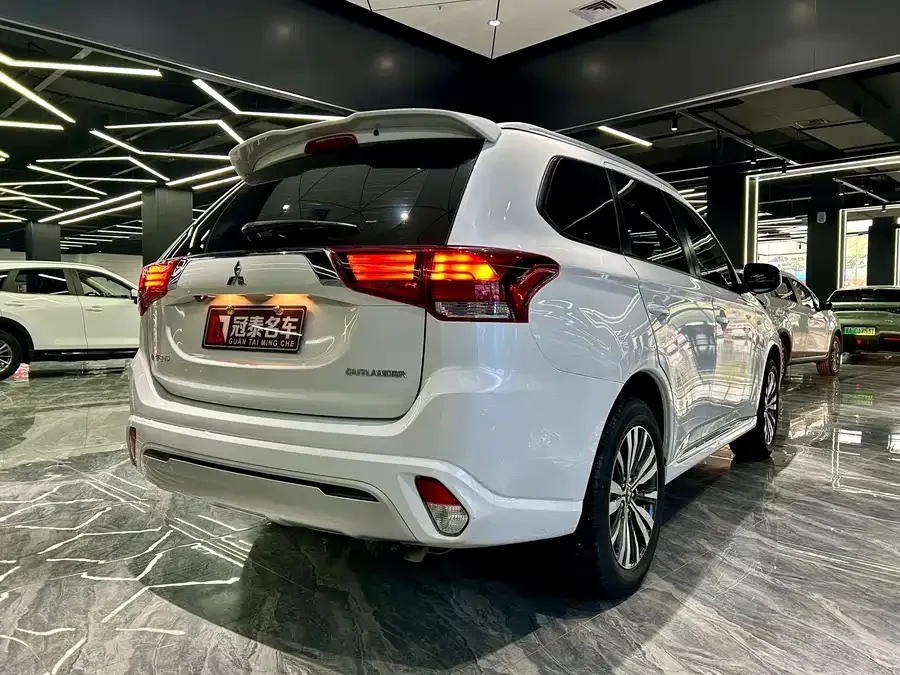 Mitsubishi Outlander Outlander 2021 facelift 2.0L 2WD 5-seater 2022 — миниатюра 2