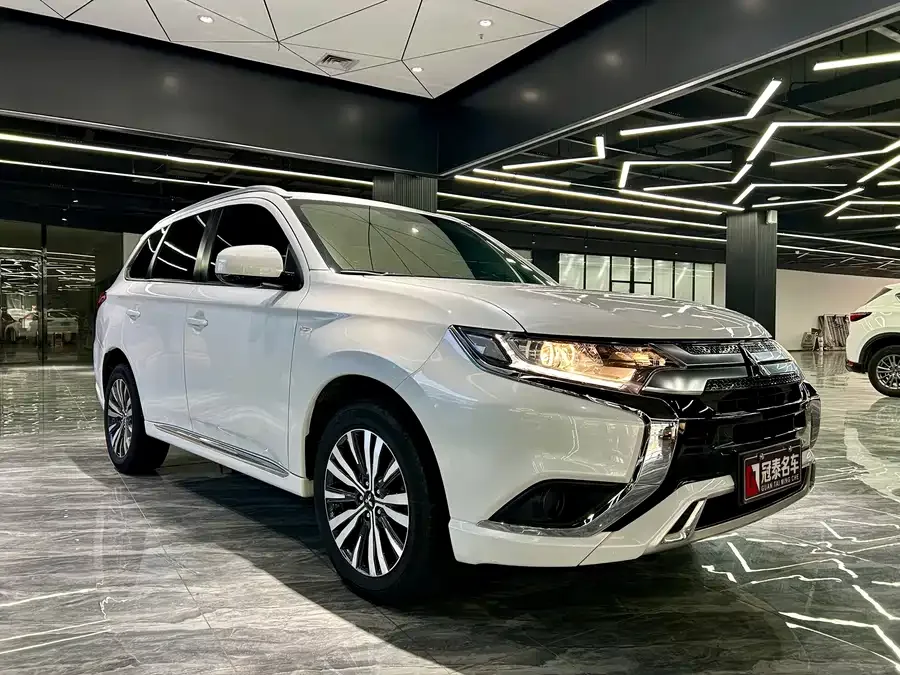 Mitsubishi Outlander Outlander 2021 facelift 2.0L 2WD 5-seater 2022 — миниатюра 3