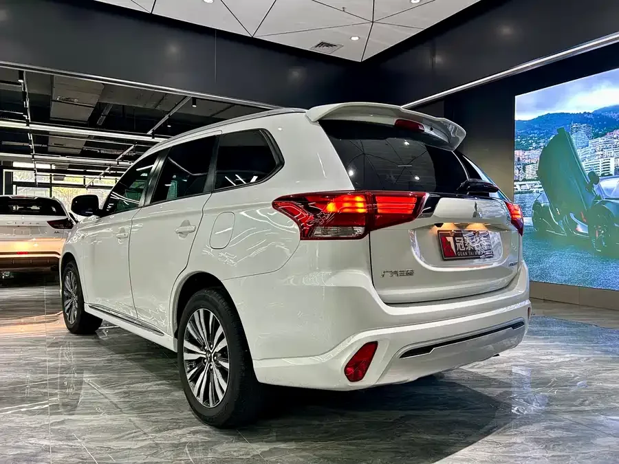 Mitsubishi Outlander Outlander 2021 facelift 2.0L 2WD 5-seater 2022 — миниатюра 4