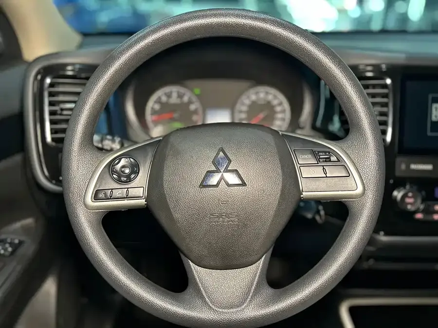 Mitsubishi Outlander Outlander 2021 facelift 2.0L 2WD 5-seater 2022 — миниатюра 5