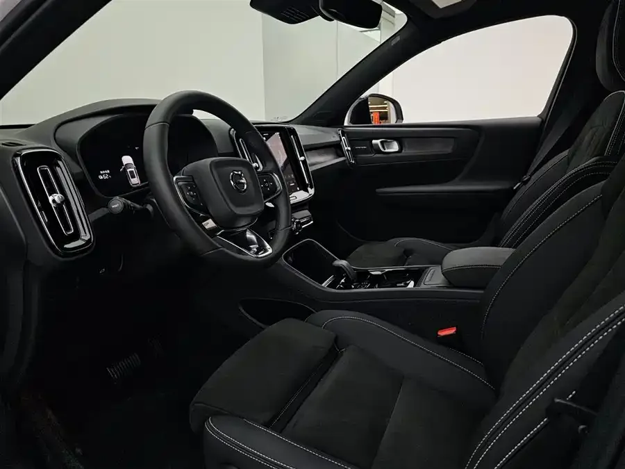 Volvo XC40 New Energy Volvo XC40 PHEV 2024 Long Range PRO 2024 — миниатюра 4