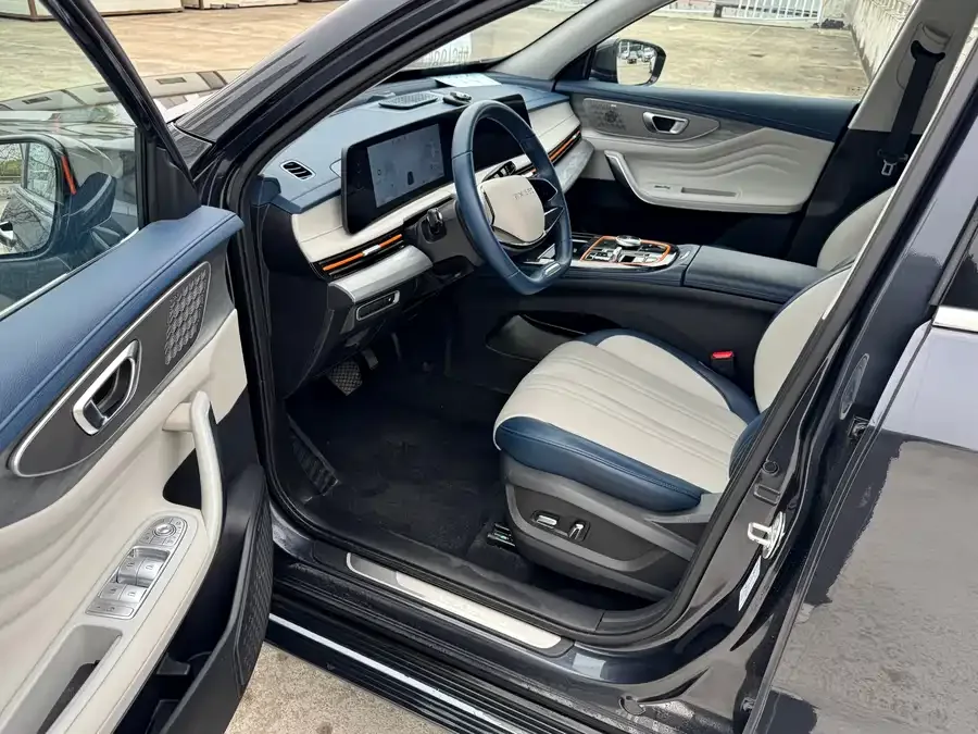 Exeed Chasing Wind C-DM Xingtu Zhuifeng C-DM 2023 1.5TCI-DHT 80KM Riding on the Wind Edition 2023 — миниатюра 3