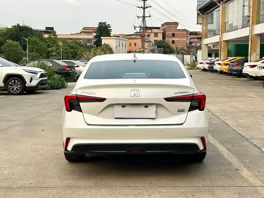 Honda Integra Stylish 2023 240TURBO Manual Exclusive Edition 2023 — миниатюра 2