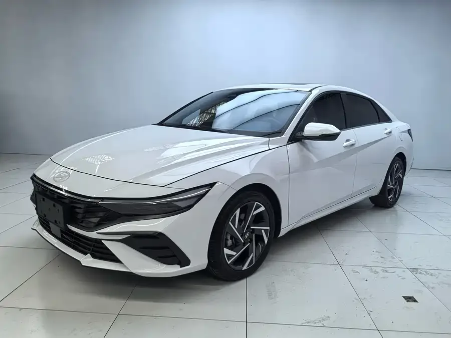 Hyundai Elantra Elantra 2023 1.5L CVT LUX Premium Edition 2024 — фото 1, купить с доставкой в Москву