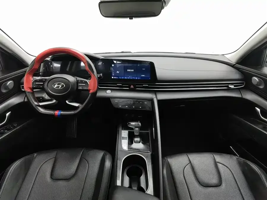 Hyundai Elantra Elantra 2022 1.5L CVT LUX Premium Edition 2023 — миниатюра 2