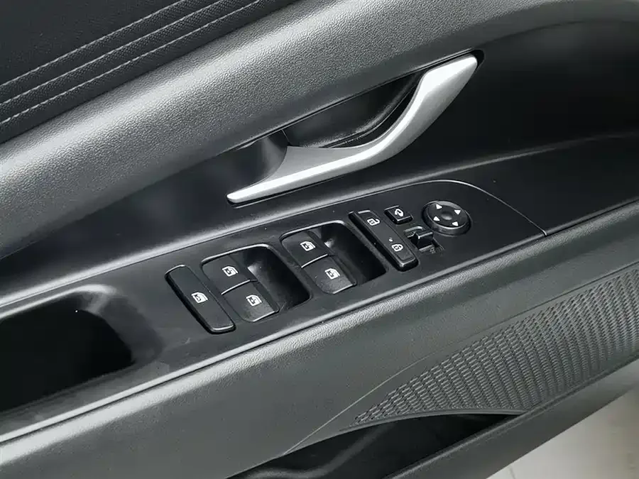 Hyundai Elantra Elantra 2022 1.5L CVT LUX Premium Edition 2023 — миниатюра 3