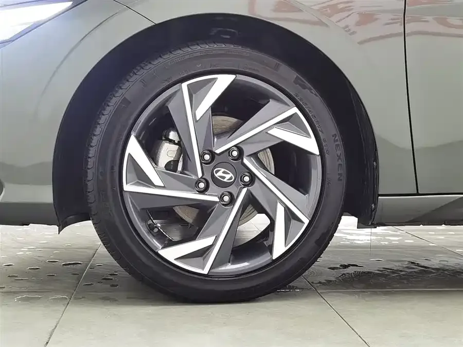 Hyundai Elantra Elantra 2023 1.5L CVT LUX Premium Edition 2024 — миниатюра 5