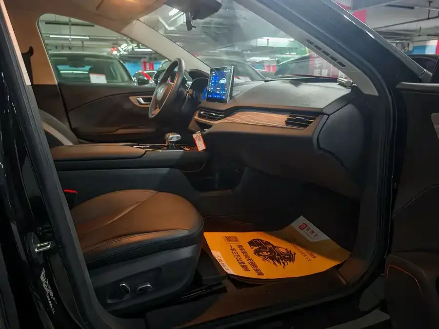 Hongqi E-QM5 Hongqi E-QM5 2024 500km Travel Edition 2024 — миниатюра 4