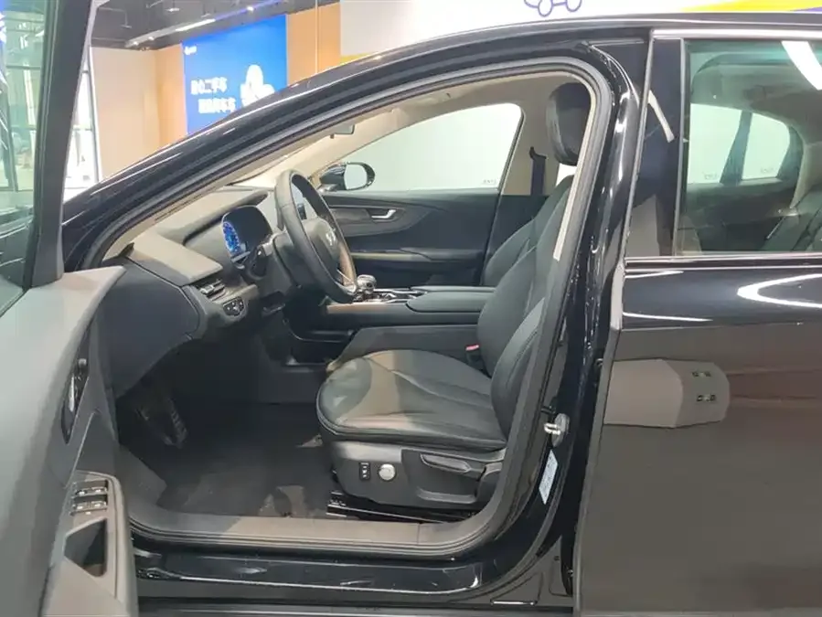 Hongqi E-QM5 Hongqi E-QM5 2023 Basic Travel Edition 2024 — миниатюра 3