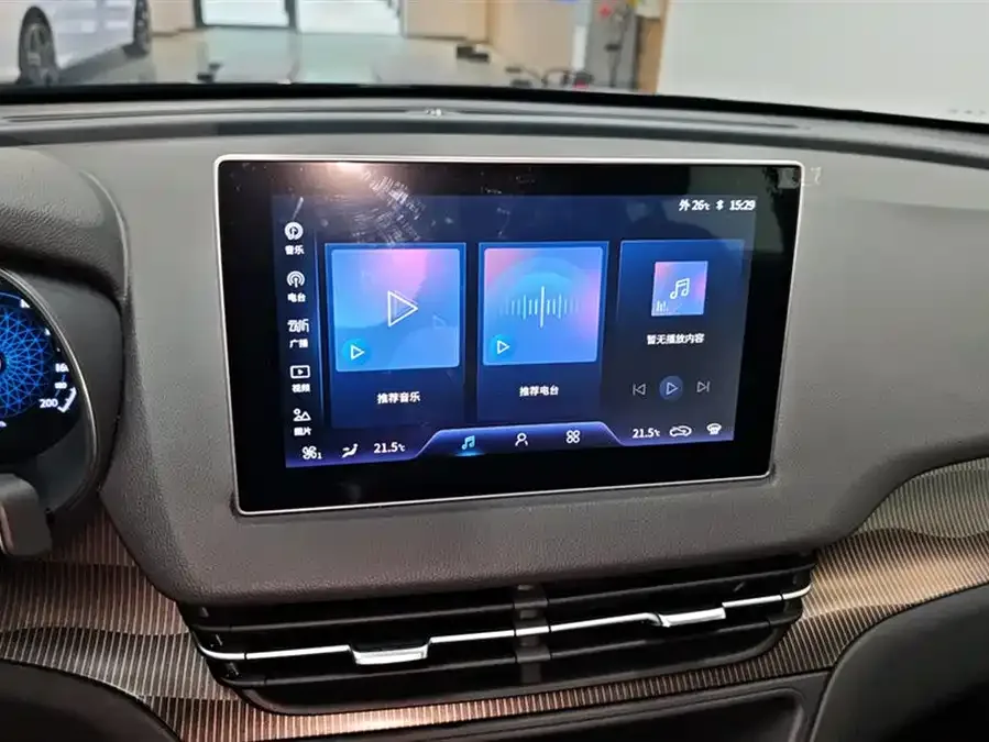 Hongqi E-QM5 Hongqi E-QM5 2023 Basic Travel Edition 2024 — миниатюра 4