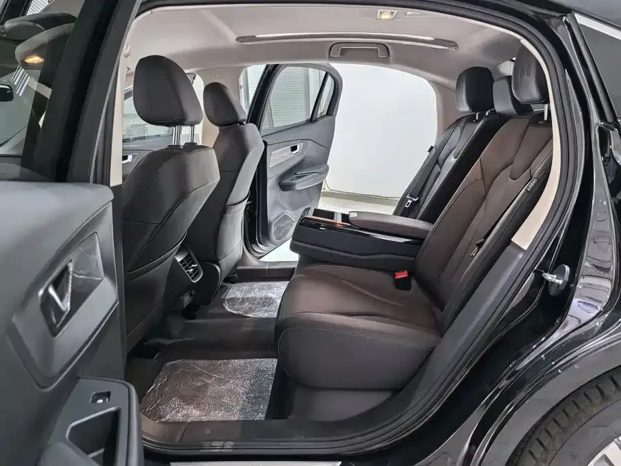 Hongqi E-QM5 Hongqi E-QM5 2022 431km Charging Enjoyment Edition 2023 — миниатюра 3