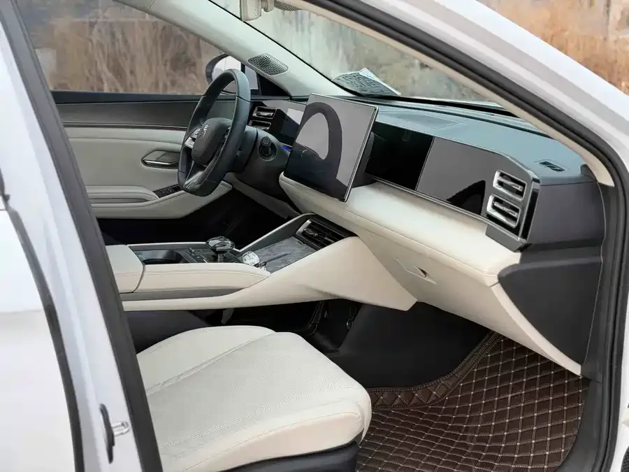 BYD Qin L Qin L 2024 DM-i 120KM Excellence Edition 2024 — миниатюра 3