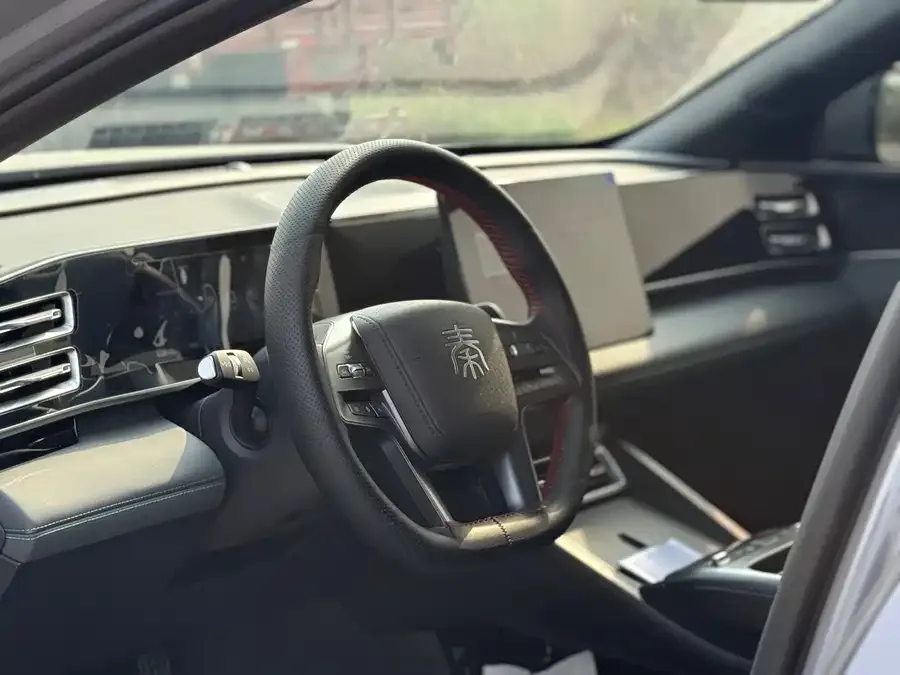BYD Qin L Qin L 2026 DM-i 128KM Leading Edition 2025 — миниатюра 2