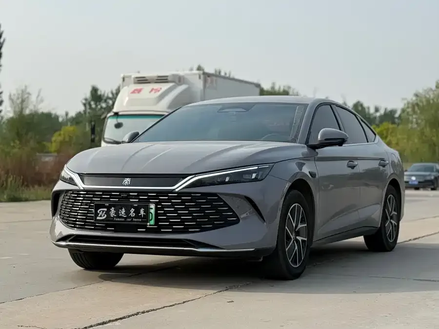 BYD Qin L Qin L 2026 DM-i 128KM Leading Edition 2025 — фото 1, купить с доставкой в Москву