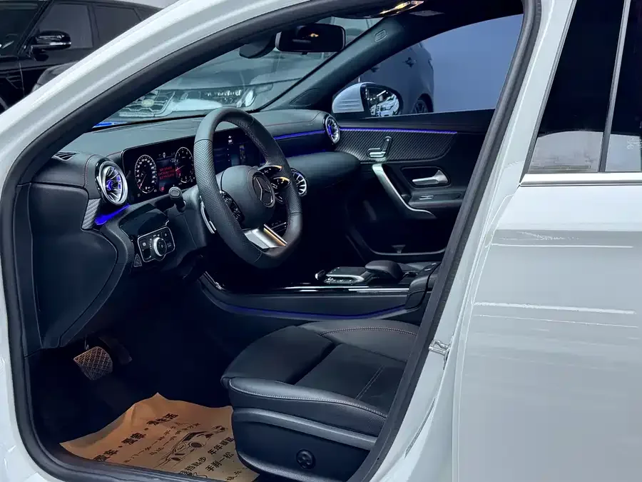 Mercedes-Benz Class A Mercedes-Benz A-Class 2023 A 200 L Fashion Edition 2023 — миниатюра 2