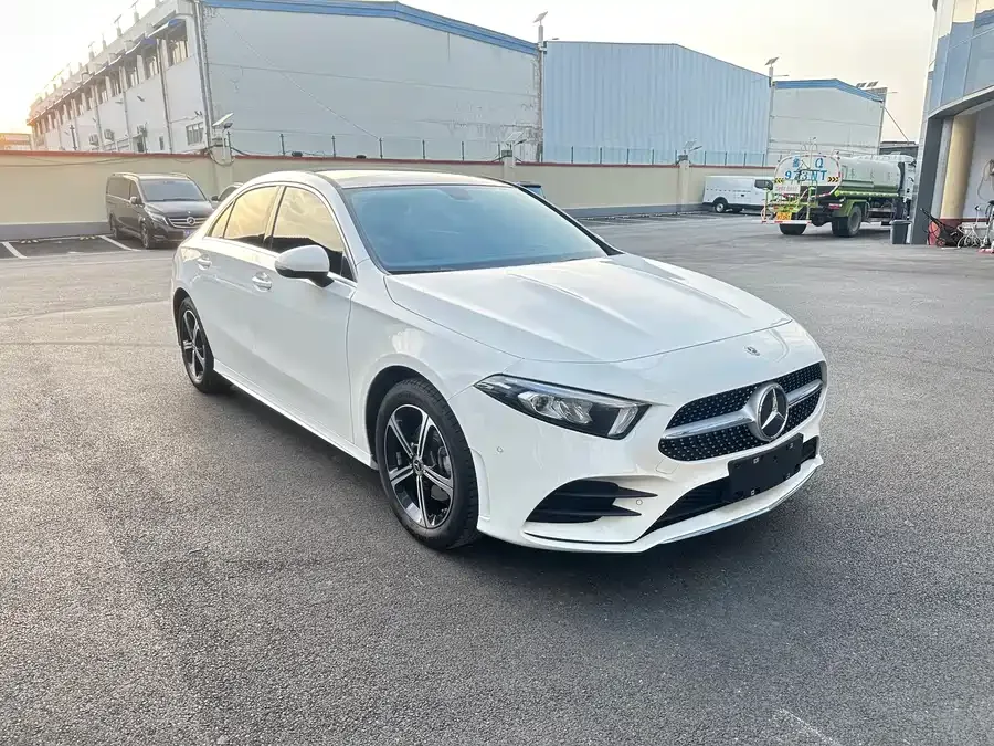 Mercedes-Benz Class A Mercedes-Benz A-Class 2022 Model Three A 200 L Sports Sedan Fashion Model 2023 — миниатюра 3