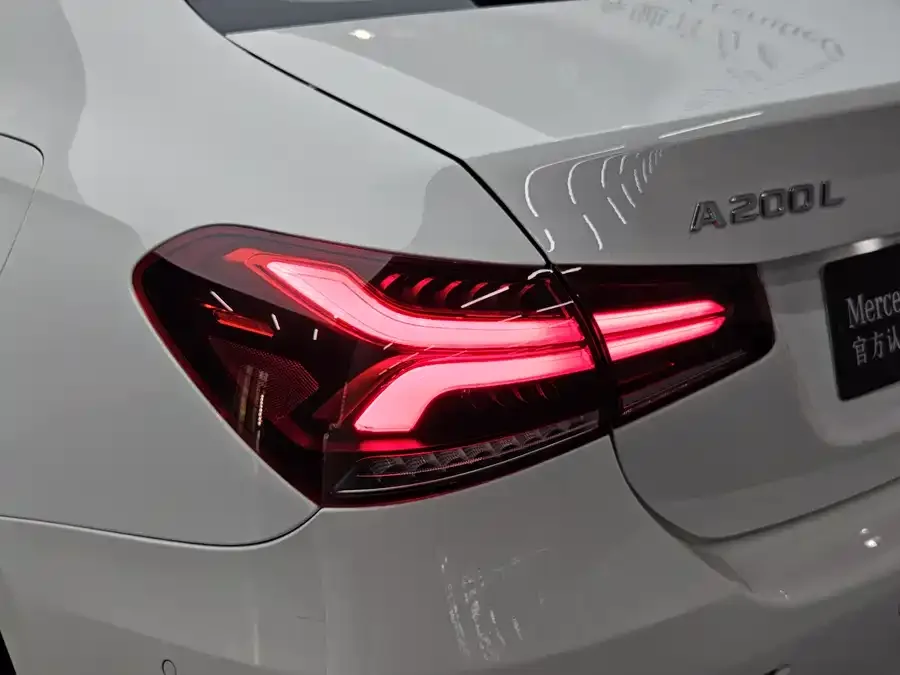 Mercedes-Benz Class A Mercedes-Benz A-Class 2022 A 200 L Sports Sedan Fashion Edition 2022 — миниатюра 4