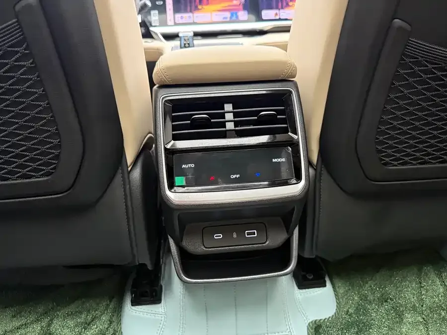 Geely Monjaro Xingyue L 2025 Dongfangyao 2.0TD Automatic Star-gazing Edition 2024 — миниатюра 5