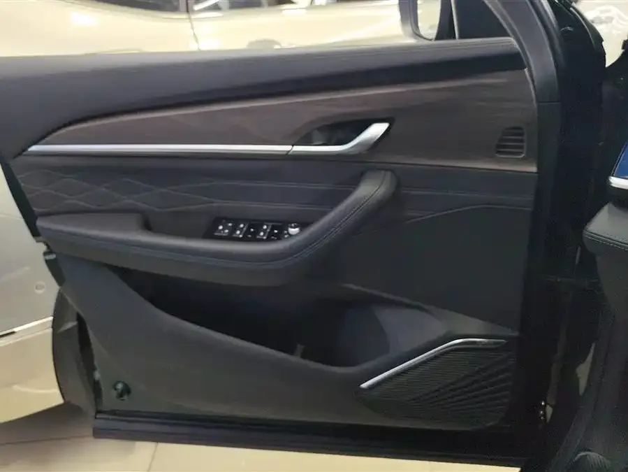 Geely Monjaro Xingyue L 2025 Dongfangyao 2.0TD Automatic 4WD Moon-Watching Edition 2025 — миниатюра 4