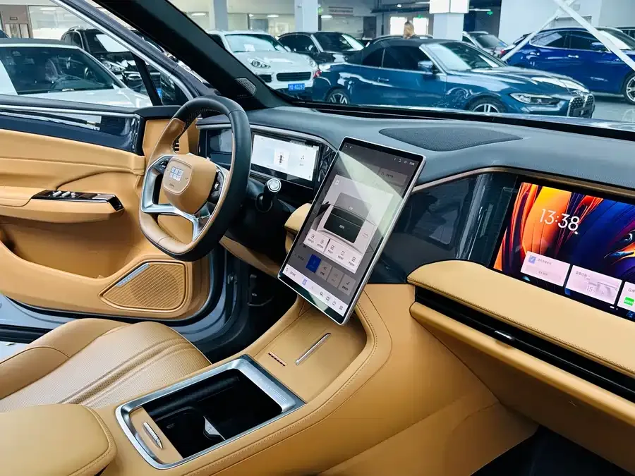 Geely Galaxy L7 Galaxy L7 2025 EM-i 115km Exploration+ Edition 2025 — миниатюра 4