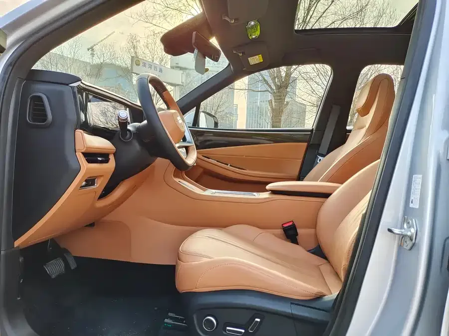 Geely Galaxy L7 Galaxy L7 2025 EM-i 115km Exploration+ Edition 2025 — миниатюра 4