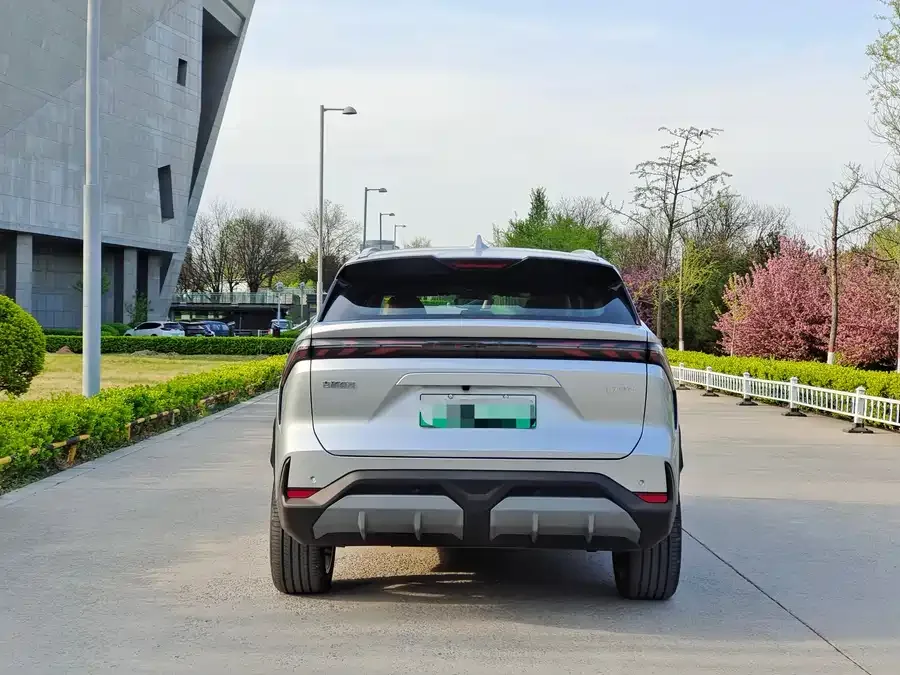 Geely Galaxy L7 Galaxy L7 2025 EM-i 115km Exploration+ Edition 2025 — миниатюра 5