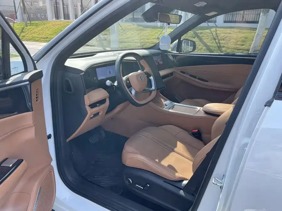 Geely Galaxy L7 Galaxy L7 2025 EM-i 115km Exploration+ Edition 2025 — миниатюра 4