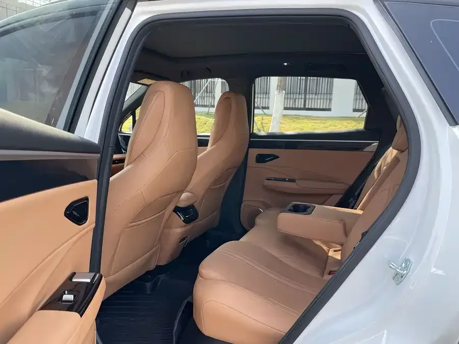 Geely Galaxy L7 Galaxy L7 2025 EM-i 115km Exploration+ Edition 2025 — миниатюра 5