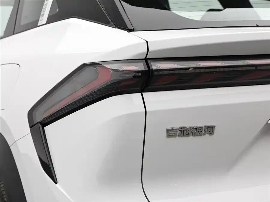 Geely Galaxy L7 Galaxy L7 2025 EM-i 115km Exploration+ Edition 2025 — миниатюра 4