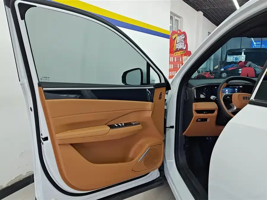 Geely Galaxy L7 Galaxy L7 2025 EM-i 115km Exploration Edition 2025 — миниатюра 4