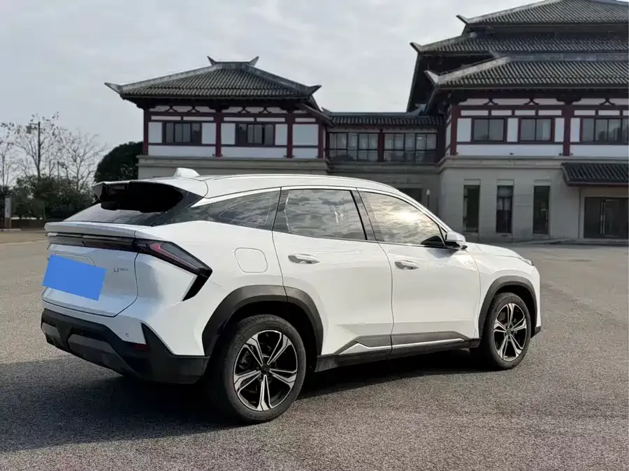 Geely Galaxy L7 Galaxy L7 2025 EM-i 115km Exploration+ Edition 2025 — миниатюра 2
