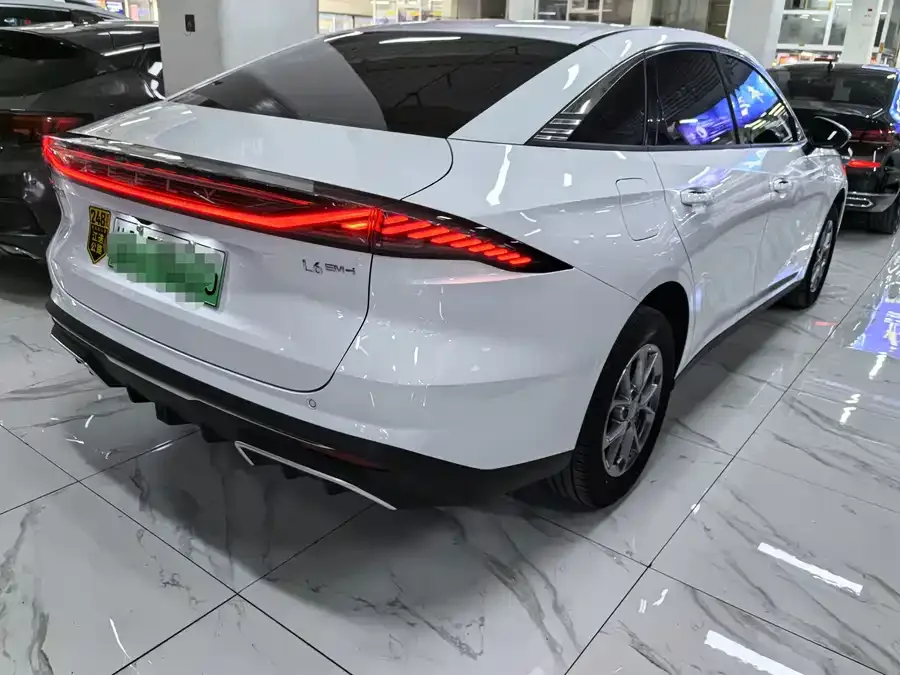 Geely Galaxy L6 Galaxy L6 2025 EM-i 60km Launch Edition 2025 — миниатюра 2
