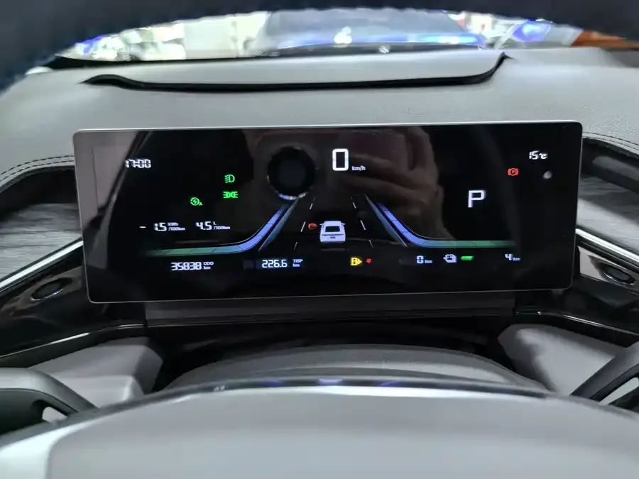 Geely Galaxy L6 Galaxy L6 2025 EM-i 60km Launch Edition 2025 — миниатюра 3
