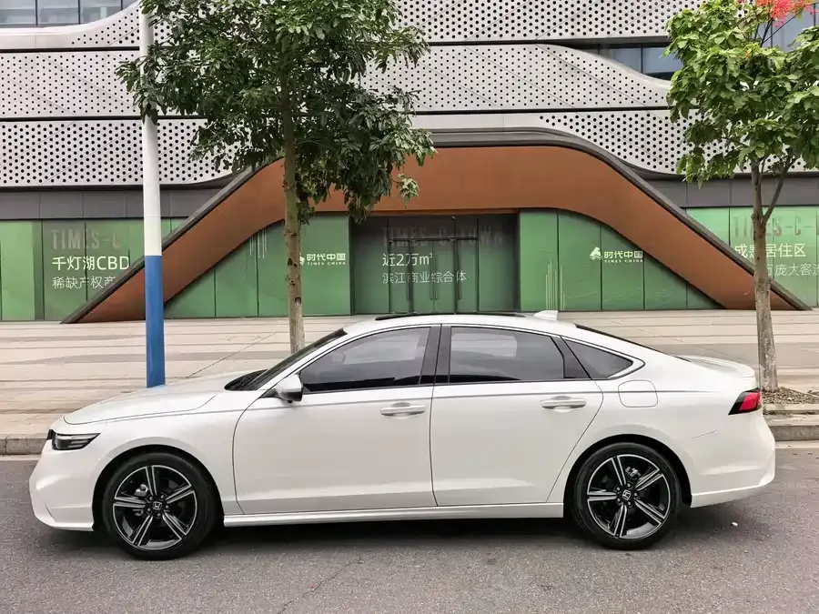 Honda Inspire 2023 Insignia 260TURBO Fine Edition 2024 — миниатюра 2