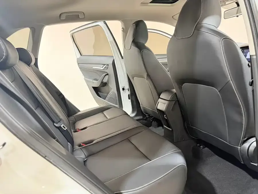Skoda Kamiq Komic 2023 1.5L automatic comfort version 2023 — миниатюра 5