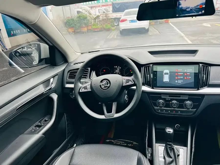 Skoda Kamiq Komic 2022 1.5L automatic comfort version 2023 — миниатюра 2