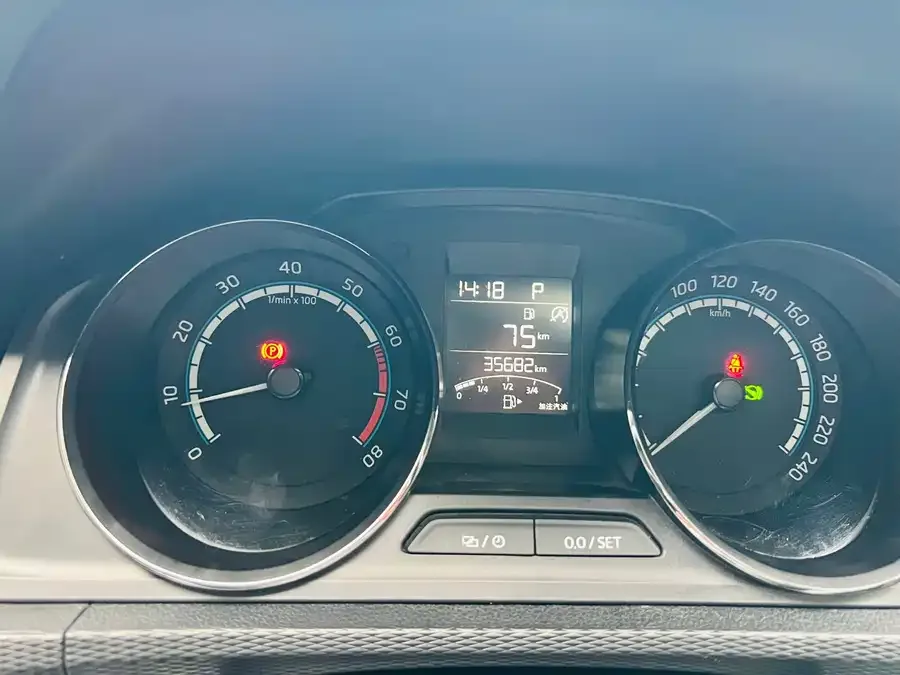 Skoda Kamiq Komic 2022 1.5L automatic comfort version 2023 — миниатюра 3