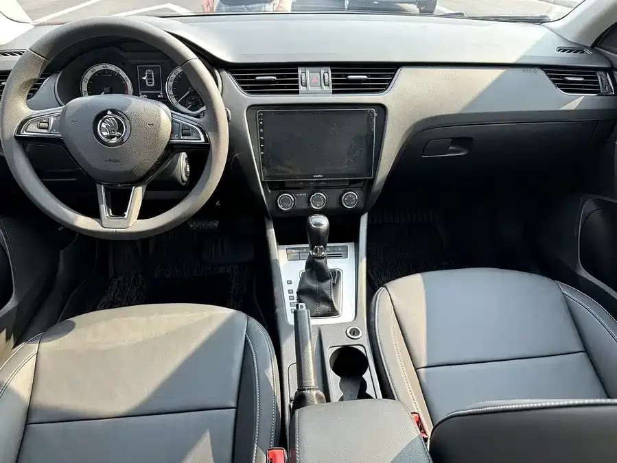 Skoda Octavia Octavia 2022 1.5L Automatic Comfort Edition 2022 — миниатюра 2