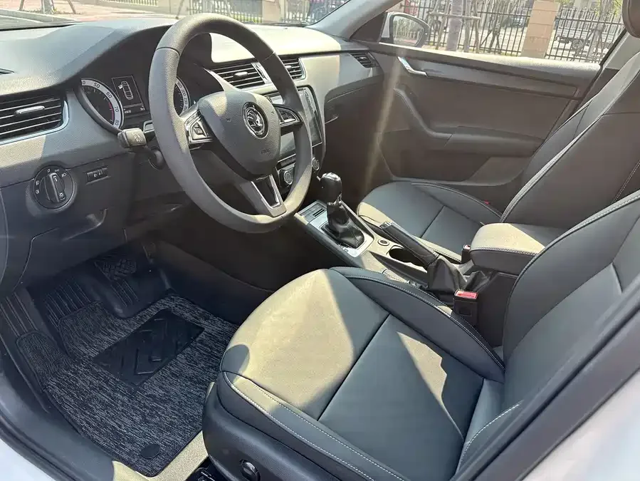 Skoda Octavia Octavia 2022 1.5L Automatic Comfort Edition 2022 — миниатюра 4