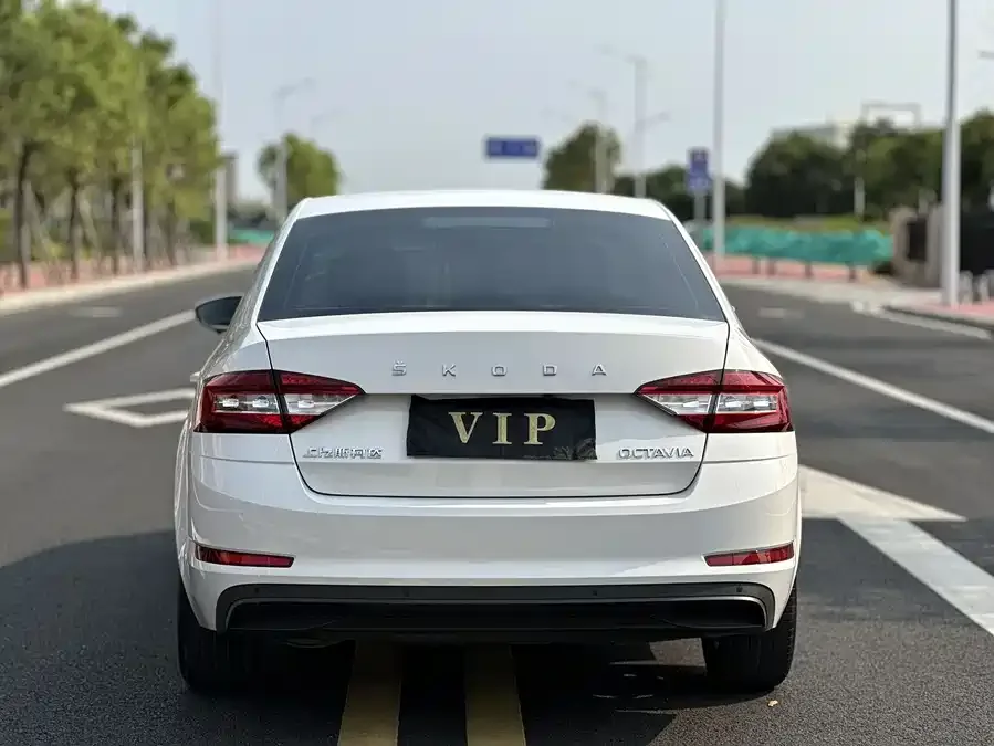 Skoda Octavia Octavia 2022 1.5L Automatic Comfort Edition 2022 — миниатюра 5