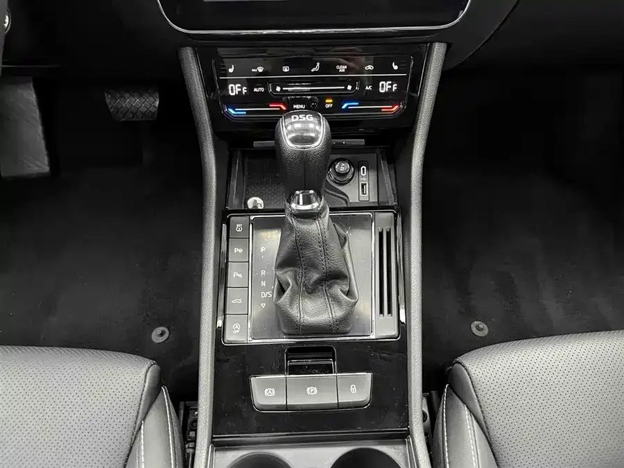 Skoda SuperB Superb 2023 facelifted TSI280 DSG exclusive version 2024 — миниатюра 2